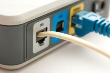 آذری جهرمی خبر داد: فعال‌سازی بسته‌ی رایگان ۱۰۰ گیگابایتی به مشترکان اینترنت ثابت تا پایان سال جاری