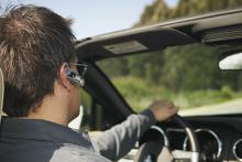 استفاده از هندزفری&zwnj;های سیار حین رانندگی ممنوع می&zwnj;شود