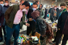 عکس/ آذری جهرمی در حال ترقه خریدن