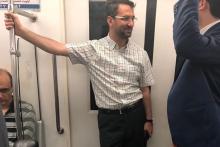 عکس یهویی از حضور آذری جهرمی در مترو