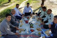 عکس وزیر ارتباطات در کنار سفره صبحانه همراه با پرسنل ناجا