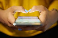 پلیس بریتانیا: قربانیان تجاوز باید موبایل خود را در اختیار ما بگذارند