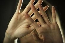 به خاطر اینکه به من تجاوز نشده، احساس خوش‌شانسی می‌کنم!