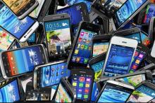 ممنوعیت واردات گوشی موبایل بالاتر از ۳۰۰ یورو لغو شد/ واردات مسافری پا برجاست