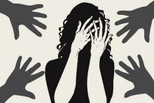 آزار گروهی دختر 14 ساله در مقابل پدرش!