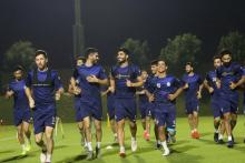 نزدیک بود عبداللهی دو بازیکن استقلال را بزند!