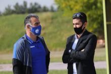 دو سال بعد استقلال قهرمان می‌شود