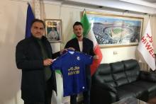 مهاجم پرسپولیس استقلالی شد