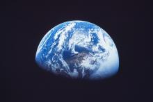 زمین در حال کم نور شدن است!