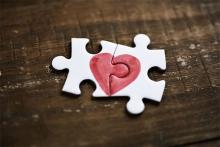 زوجی که به نشانه عشق بینی خود را به هم دوختند(+عکس)