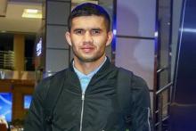 عزیزبک آمانوف به استقلال پیوست