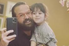 پست هومن سیدی به همراه دختر کوچک‌اش