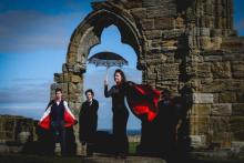 ۱۸۰۰ خون‌آشام در صومعه‌ی بریتانیا برای ثبت یک رکورد در گینس!