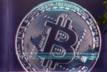 بیت‌کوین از مرز ۴۲ هزار دلار گذشت