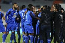 استقلال از دیوار 800 بالا رفت