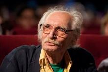 تصویری قدیمی از جوانی محمود دولت‌آبادی در فیلم «گاو»