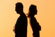 مرد هوسباز به کمک شبکه ماهواره برای همخوابی به زن خودش زنگ زد!