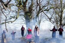 سلفی هانیه توسلی با پژمان جمشیدی و علی مصفا در پوستر «جهان با من برقص»