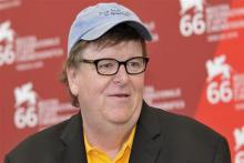 توییت مایکل مور و ابراز شگفتی از وداع میلیونی مردم ایران با سردار سلیمانی