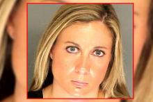 به گزارش گروه ترجمه رکنا، معلمی در انگلستان به اتهام همخوابی اجباری با دو دانش آموزش در کنار ورودی یک رستوران، دستگیر شد. لارا راموس 32 ساله، دو دانش آموز 15 ساله خود را وادار کرد تا پس از تعطیلی مدرسه همراه با او بوده و با وی همخوابی داشته باشند. به گفته