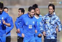 تیپ جالب فرهاد مجیدی در تمرین استقلال