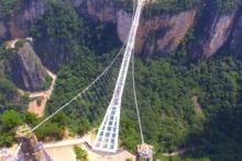 مرتفع‌ترین پل شیشه‌ای جهان (+تصاویر)