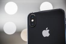 کاربران آیفون ۱۰ از شکستگی پوشش لنز دوربین گلایه کردند