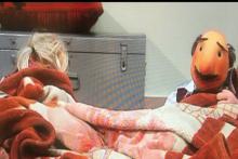 طعنه کلاه قرمزی به نمایش ندادن ساز در تلویزیون