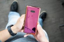 چرا اچ‌تی‌سی از شارژ بی‌سیم در گوشی یو ۱۲ پلاس استفاده نکرده است؟