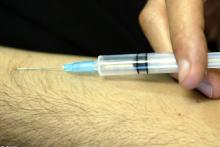 وقتی شوهرم خمار بود دو دوستش در اتاق به سراغ من آمدند