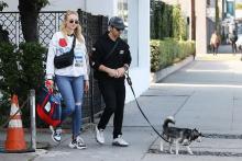 بازیگر سریال بازی تاج و تخت با نامزد معروفش در تعطیلات