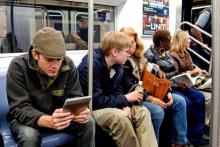 فروش یک میلیون نسخه‌ای کتاب شعر اینستاگرامی