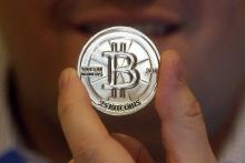 هشدار سومین فرد ثروتمند جهان به خریداران بیت کوین