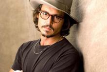 مست شدن بازیگر مشهور و حمله به مدیر صحنه!