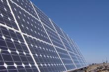 تامین برق منازل با باتری&zwnj;های خورشیدی