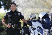 مهارت دیدنی افسر پلیس زن آمریکا در مسابقه موتورسواری/فیلم
