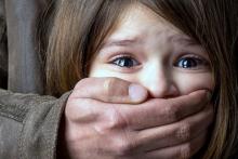 از بس پسر خردسالم در محل کارگریه کرد، او را کنار خیابان رها کردم