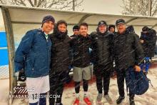 وریا غفوری در کنار عادل فردوسی‌پور و یک پرسپولیسی محبوب