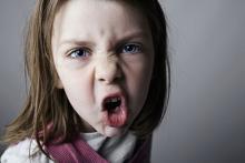 چالش «گریه کودک» مقابل مغازه‌ها برای خریدن اسباب بازی