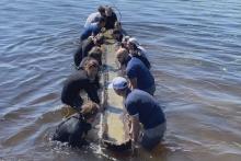 قایق هزارساله سرخپوستان از زیر آب بیرون آمد