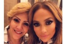 عکس باورنکردنی جنیفر لوپز و مادرش که همسن به نظر می رسند