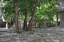 متفاوت&zwnj;ترین گورستان تهران؛ چه&zwnj;کسانی این&zwnj;جا دفن هستند؟