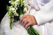 مهربانی برای آزار سیاه زن تنها!