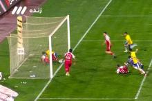 صحنه جنجالی بازی پرسپولیس؛ توپ از خط رد شد؟