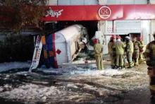 تانکر سوخت در تهران بعد از واژگونی وارد فروشگاه شد