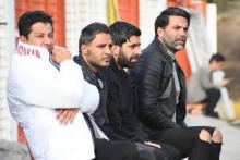 استایل عجیب نیکبخت واحدی روی نیمکت مربیگری با شلوار پاره