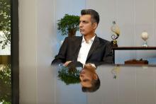 کنایه سنگین عادل فردوسی پور به محمدرضا گلزار