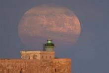 ابرماه واقعی این است/ ماه غول‌پیکر بر فراز سیراکیوز