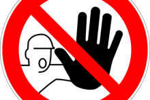 دانشجویانی که برهنه با استادشان عکس یادگاری گرفتند!