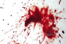 زن خائنم را با مرد غریبه دیدم/ وقتی وارد خانه شدم از خود بی خود شدم!